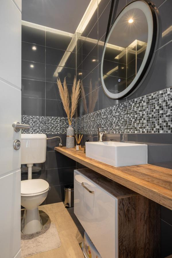 Apartment Tikvarin, Kastel Kambelovac Kastela Dış mekan fotoğraf