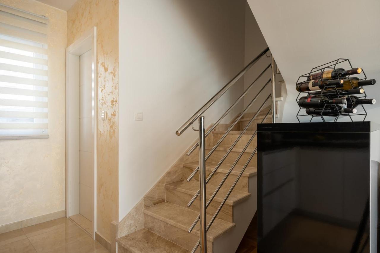 Apartment Tikvarin, Kastel Kambelovac Kastela Dış mekan fotoğraf